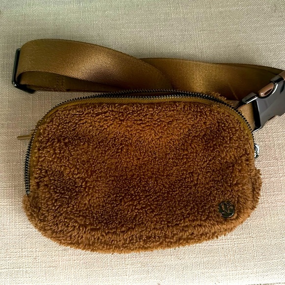 Lululemon like new fleece belt bag burnt caramel - Picture 1 of 4